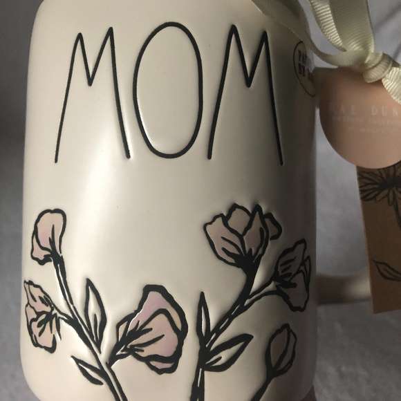 NWT Rae Dunn "MOM" Mug w/ Flowers Mother's Day Gift - Picture 2 of 5